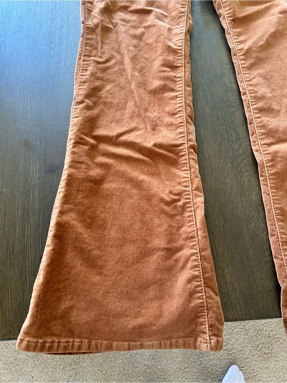 Kut from the Kloth Ana high rise fab ab flare corduroy pants in butterscotch - Picture 8 of 13